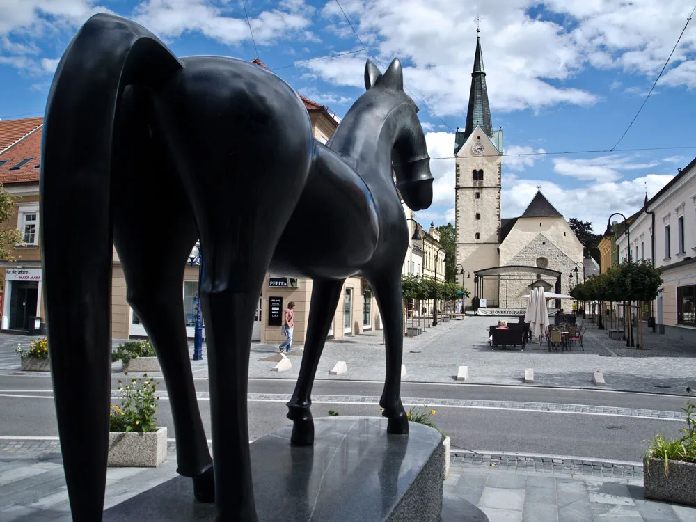 Slovenj-Gradec-Pferd-für-Do