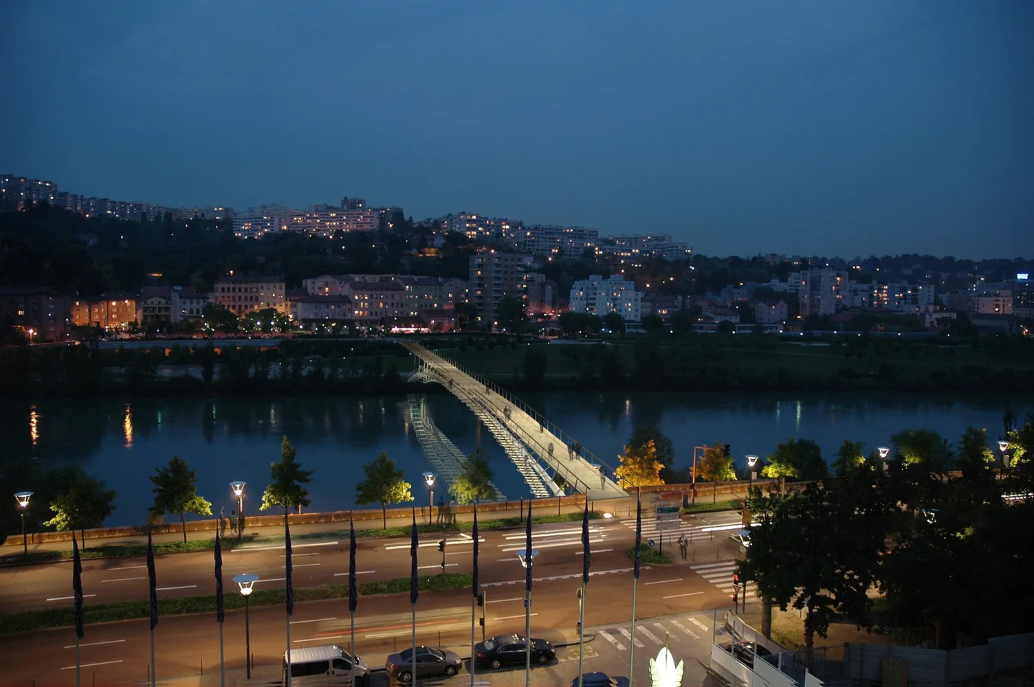 Einschwimmen der Passerelle De La Paix Lyon