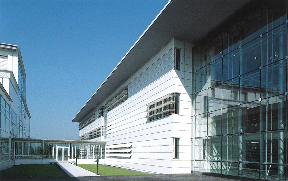 03grabnergislebrecht-media-fassade-offenpaul-ott