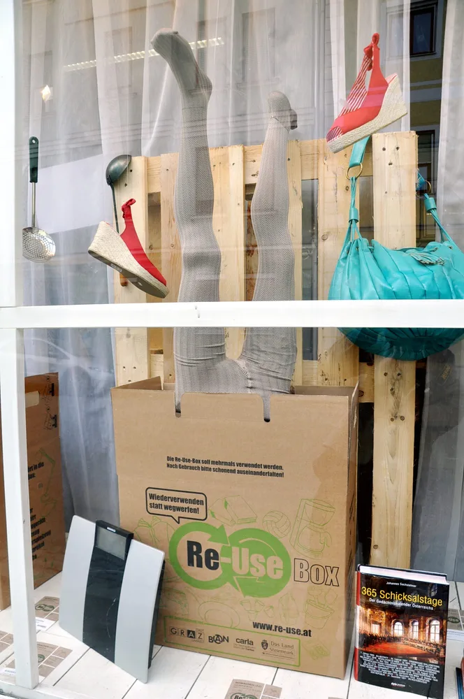re use box schaufenster
