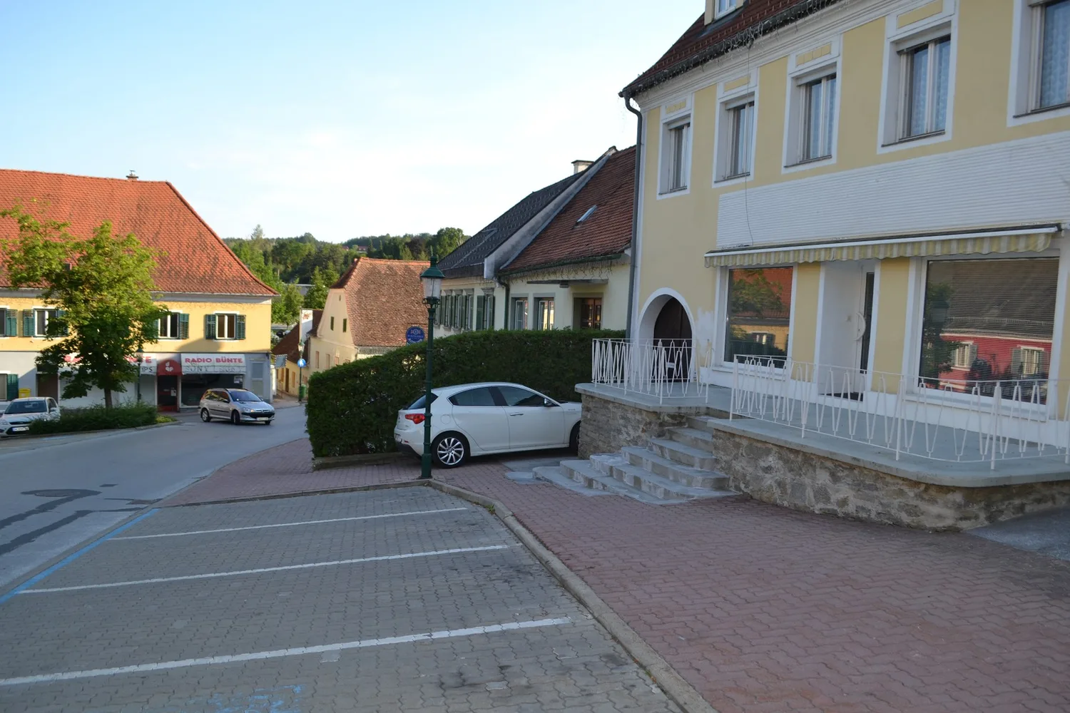 Pischelsdorf: Kunst und Leben. STARK GEFÄHRDET
