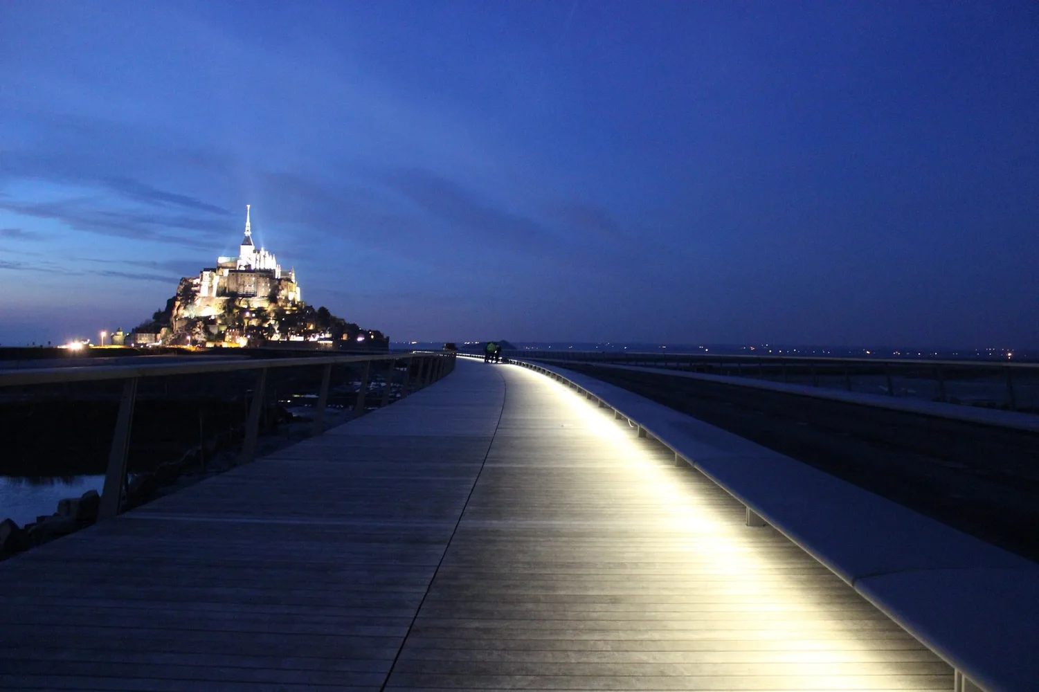 © Mathias Neveling Der Steg zum Mont Saint Michel