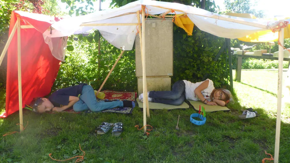 Schul_Nomaden im Pausenhof