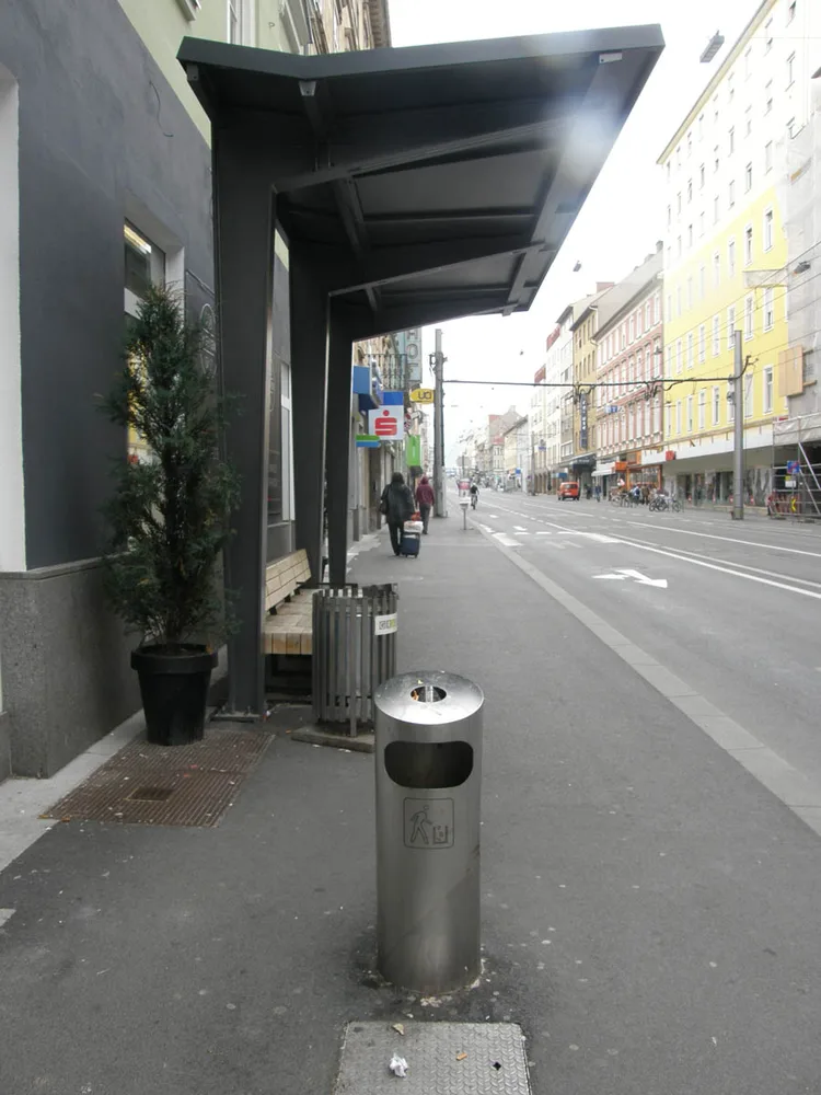 Stadtmobiliar Wartehäuschen mit