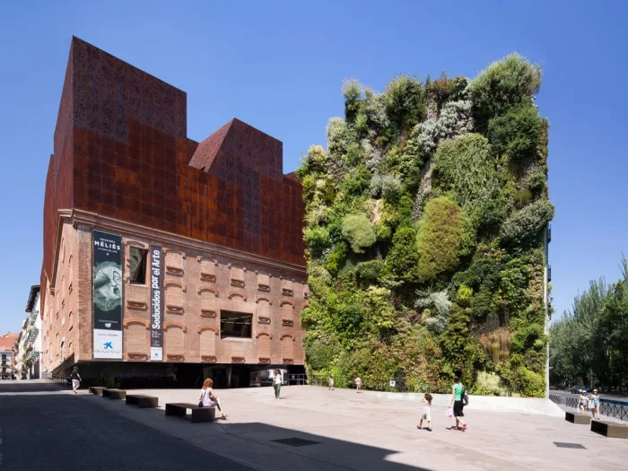 CaixaForum, the Social and Cultural Centre of “la Caixa” Banking Foundation in Madrid, Herzog & De Meuron, 2008 (Foto: © Ruben P. Bescós)