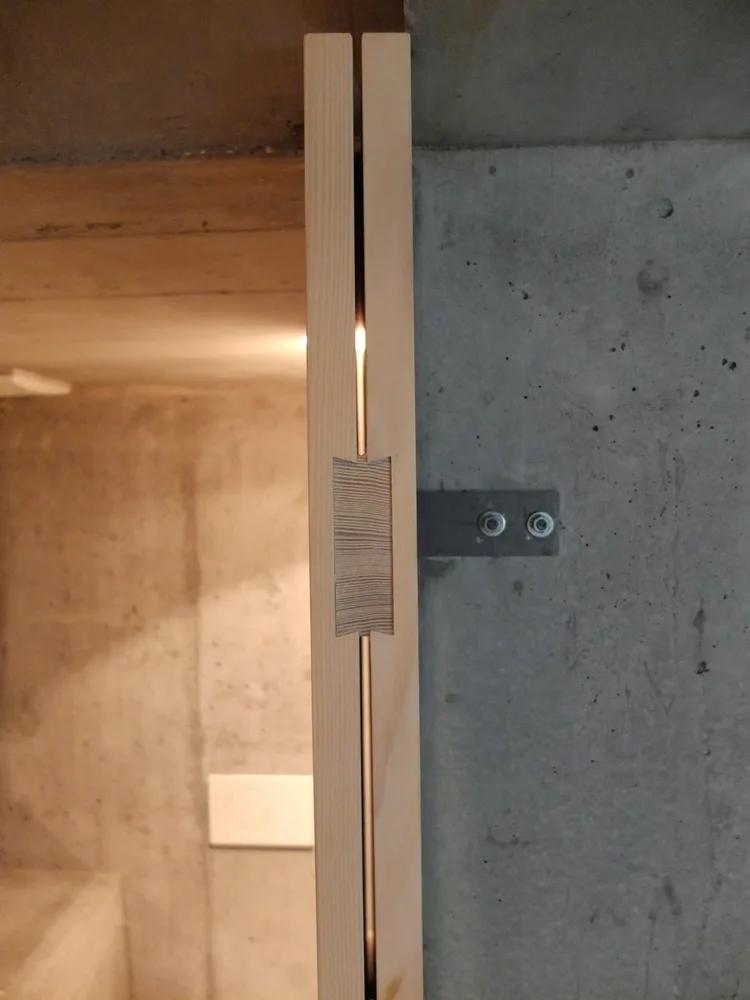 refugi_lieptas_k-06_doppelter_schwalbenschwanz_als_mechanische_holzverbindung.jpg
