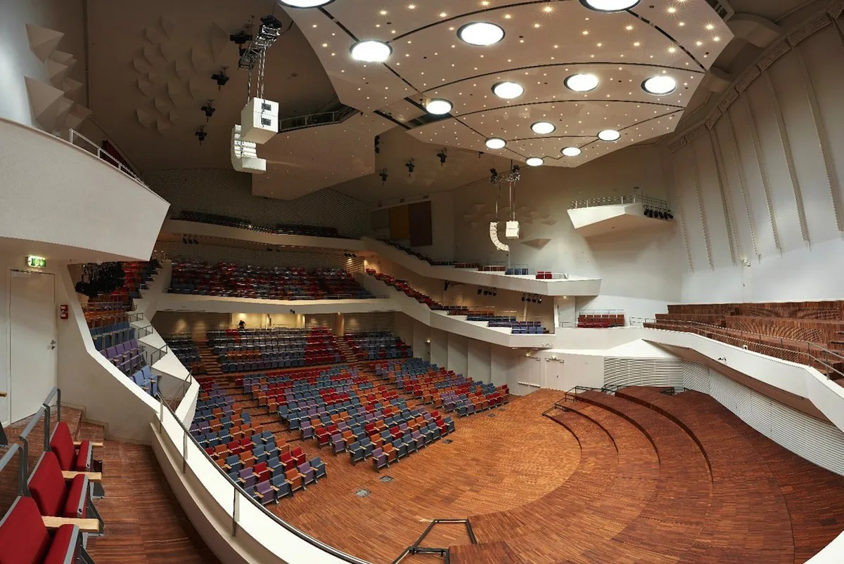 14_greatamber_concerthall_viewauditoriumfrombalkony_c_merks_ltd.jpg
