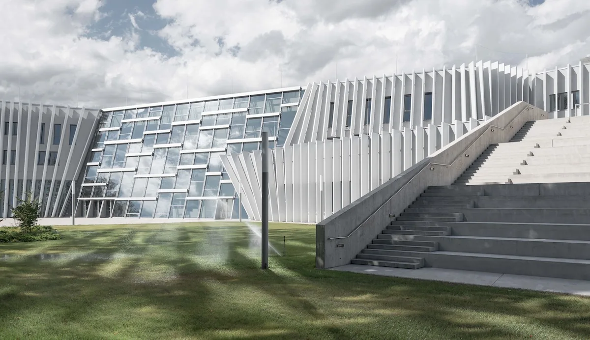 © Simon Bauer Photography bruckneruniversitat_freitreppe_c_simon_bauer.jpg
