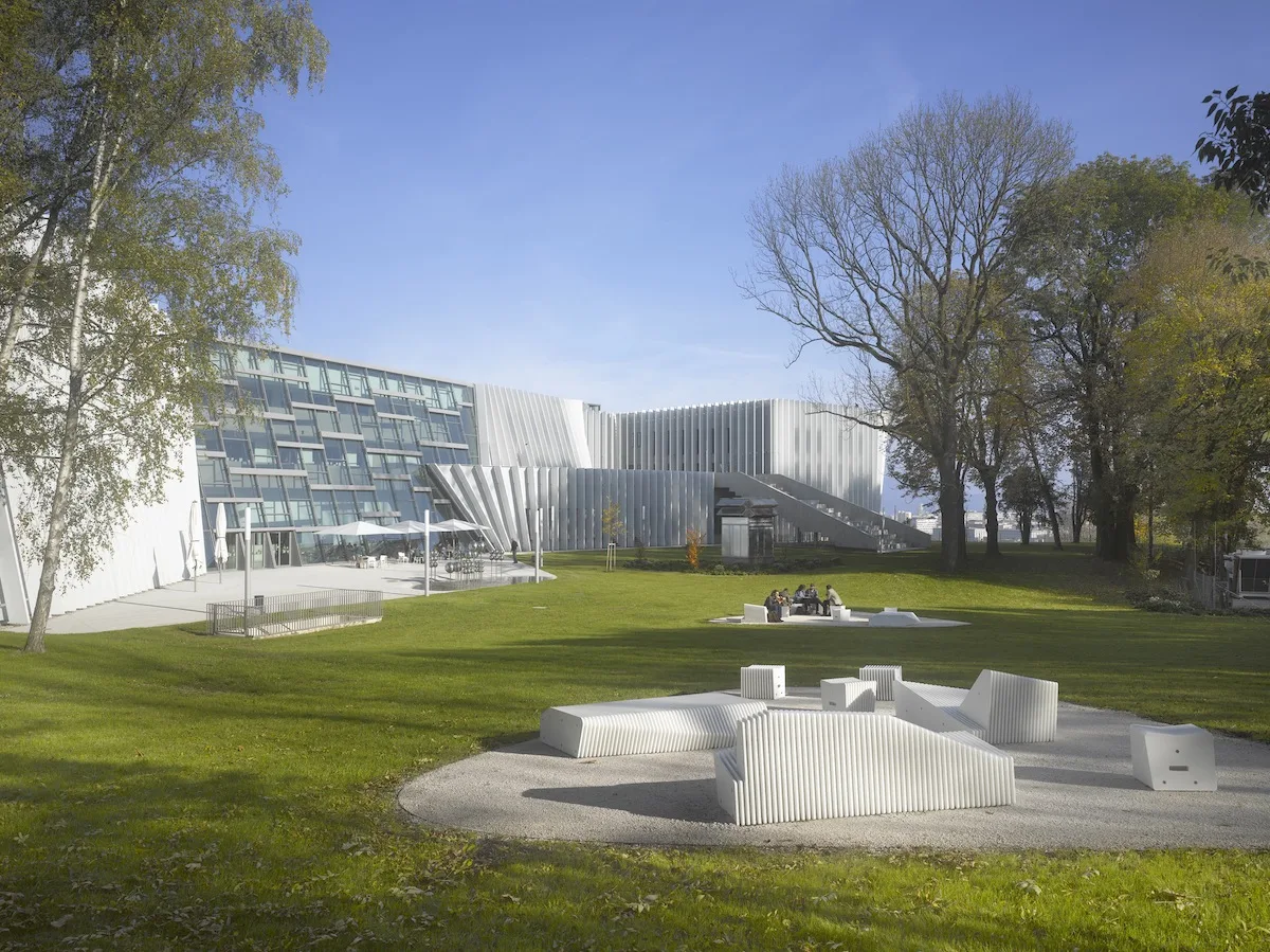 © Roland Halbe bruckneruniversitat_parkansicht_c_roland_halbe.jpg