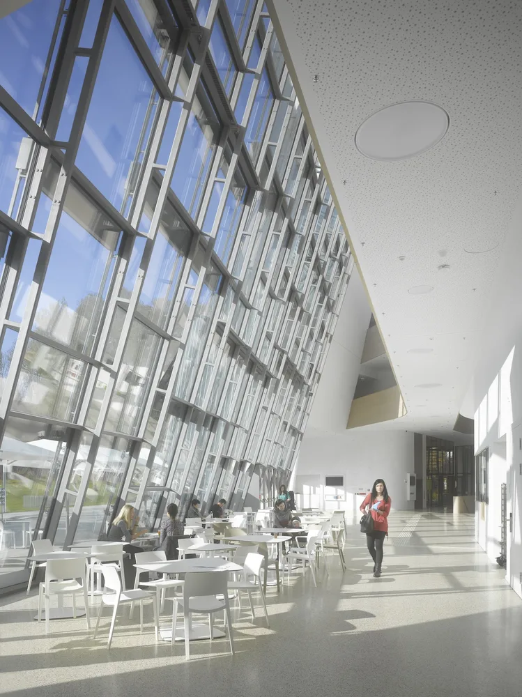 © Roland Halbe bruckneruniversitat_galerie_c_roland_halbe.jpg