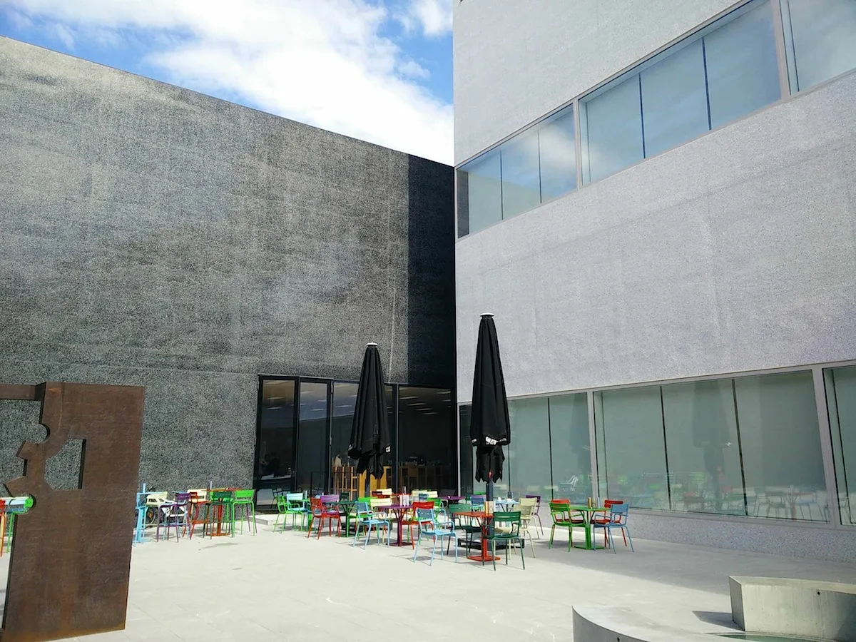 © Marion Starzacher 3_innenhof_hilitart_kunstmuseum.jpg