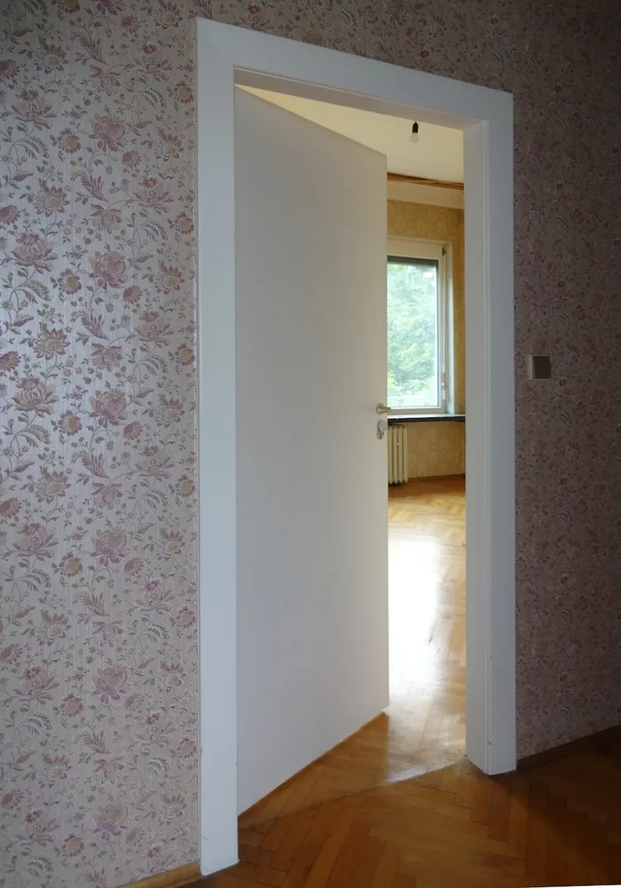 jordis_tornquist_-_haus_albrecher_-_originalture_schlafzi-_beschlage_vernickelt.jpg