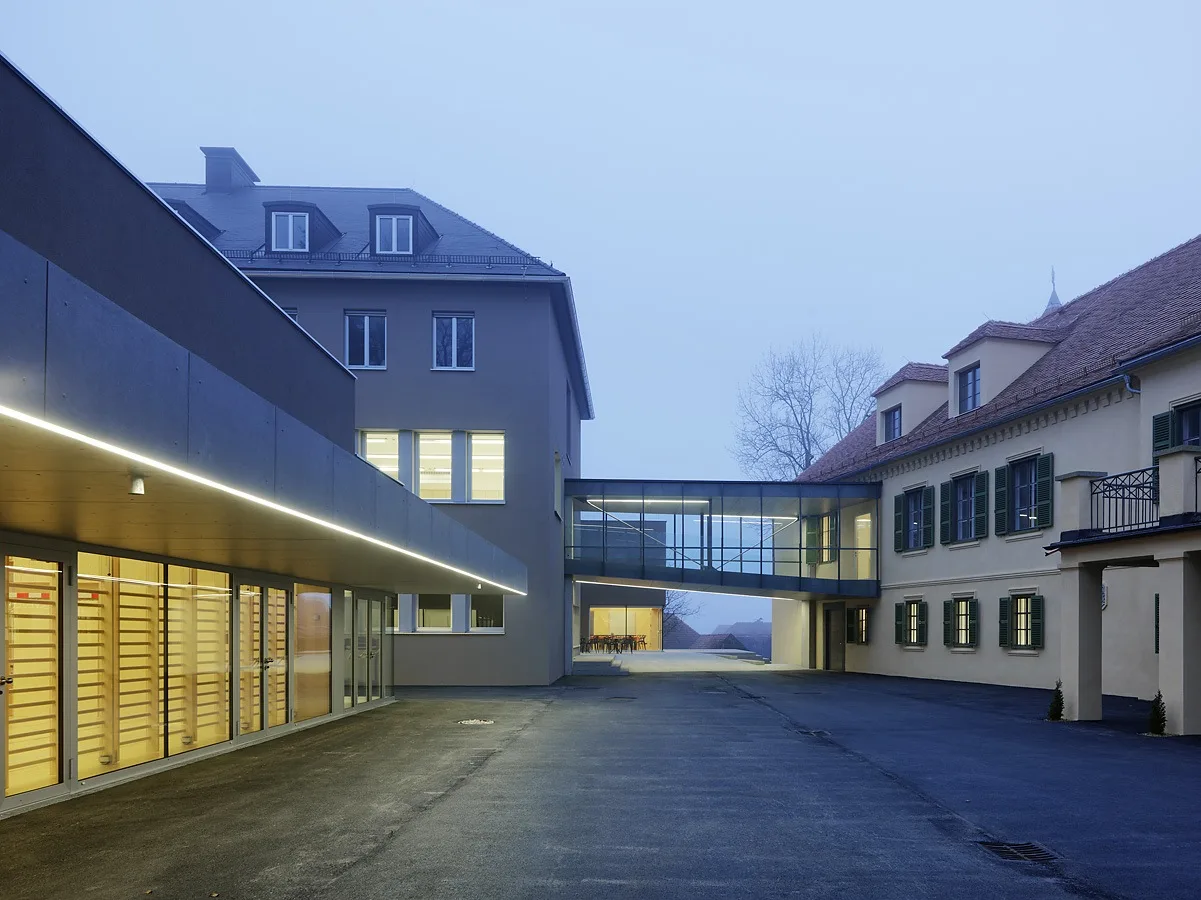 cpaul-ott_fsstein_01_innenhof.jpg