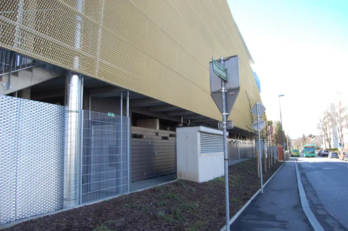 4_golden_skin_fassade_brucknerstr.jpg