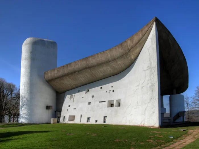 notre_dame_du_haut_le_corbusier_1955.png