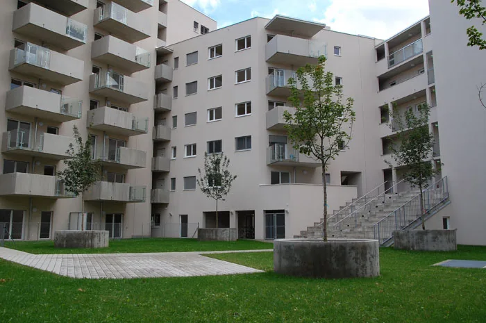 foto_2_idlhofgasse_40_innenhof_ohne_spielplatz.jpg