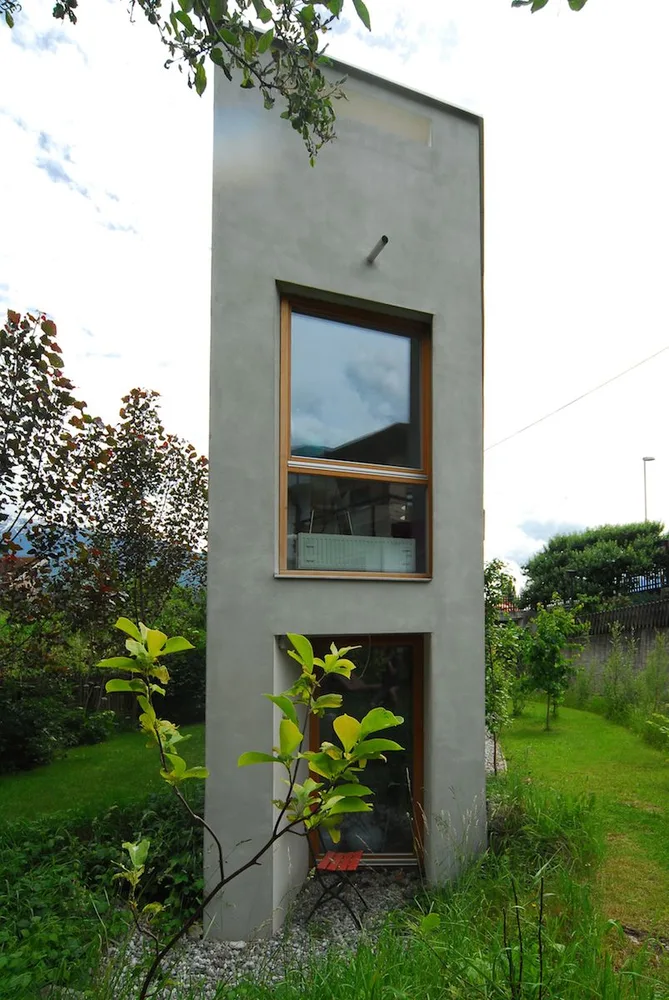 t_ein-schmales-haus-c-geri-blasisker_3.jpg