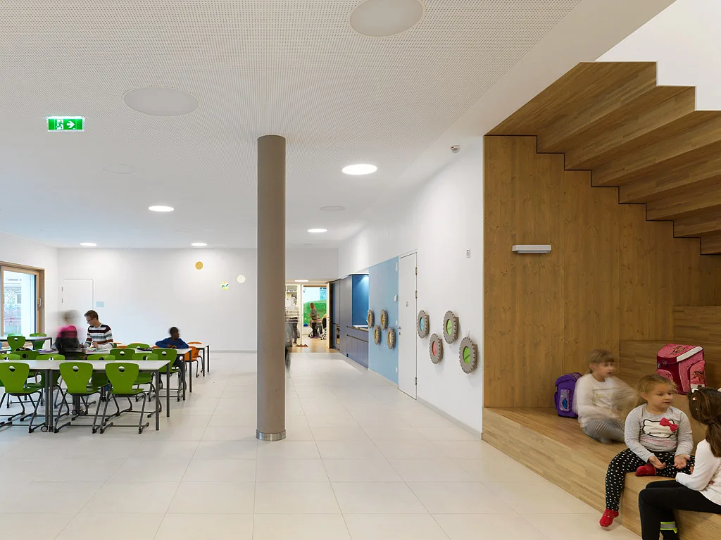 _05_speisesaal_aula.jpg