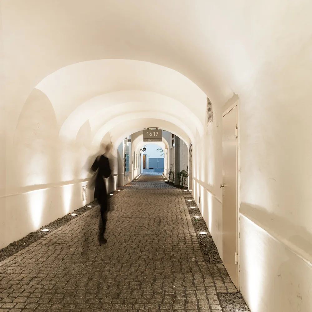 hauptplatz-passage.jpg