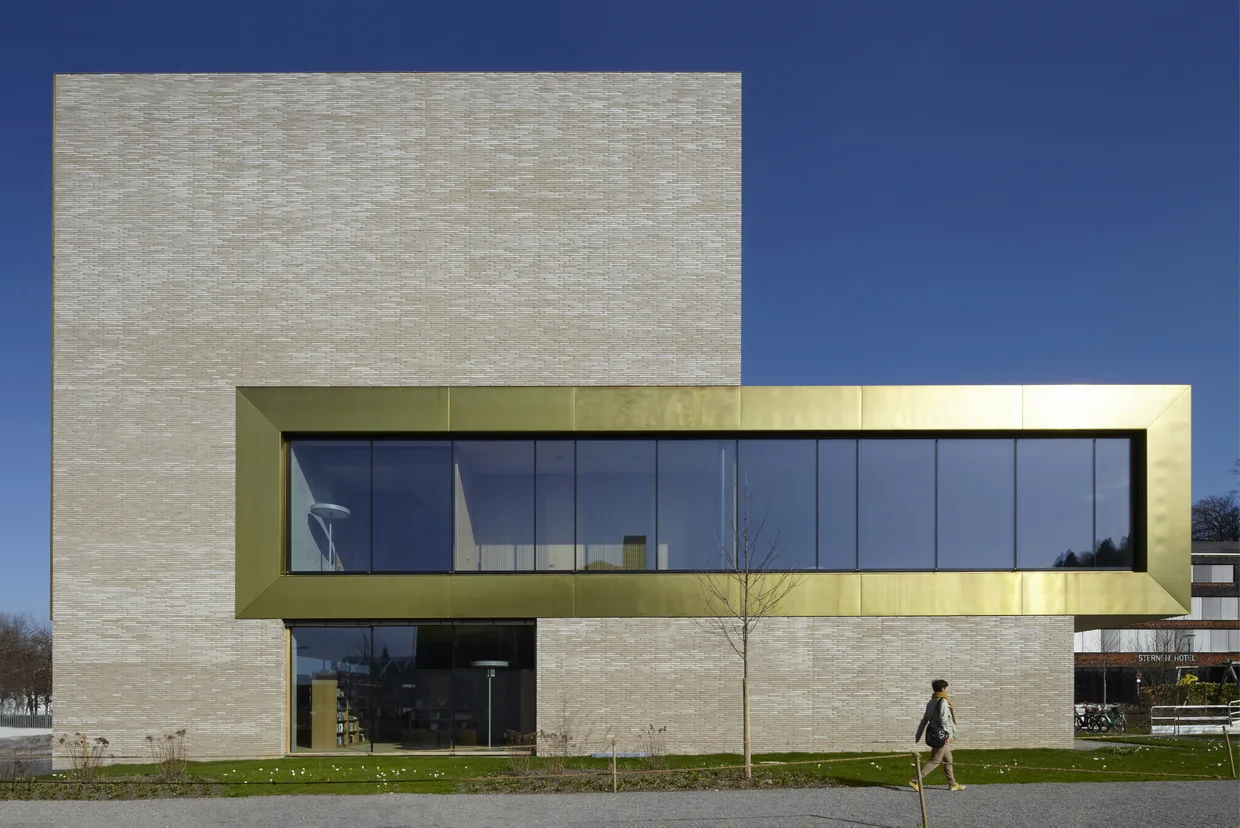 © Martin Mischkulnig v_musikschule_und_mediathek_wolfurt_bild-4von4_v_musikschule_mediathek_wolfurt_foto_seitenansicht_mischkulnig_jpg.jpg-web.jpg