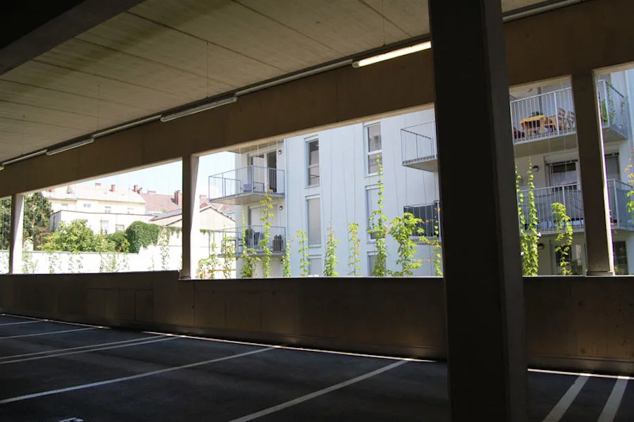 02_balkon_mit_ausblick_leinerparkdeck.jpg