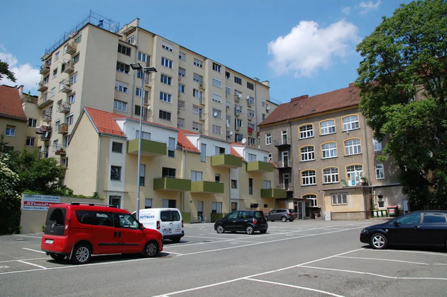 05_balkonien_am_parkplatz.jpg