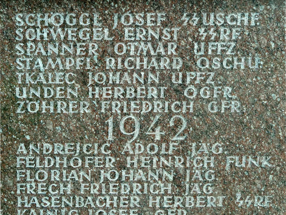 23_leoben-friedhof_ss_runen.jpg