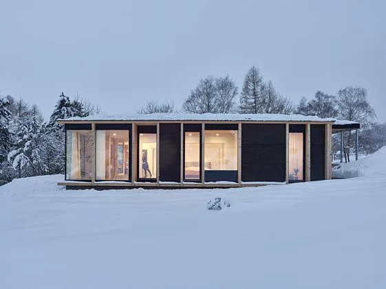 wohnhaus_rundherum_in_waxenberg_von_mia2_architektur_bild-_kurt_horbst.png