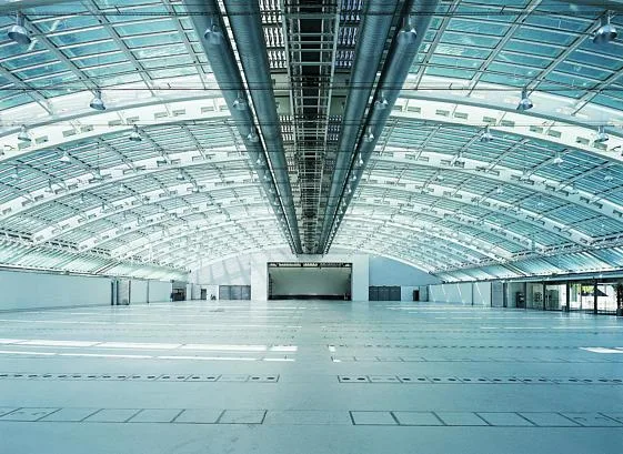 design_center_linz_von_architekt_prof._thomas_herzog_und_architekt_heinz_stogmuller_bild_dieter_leistner.png