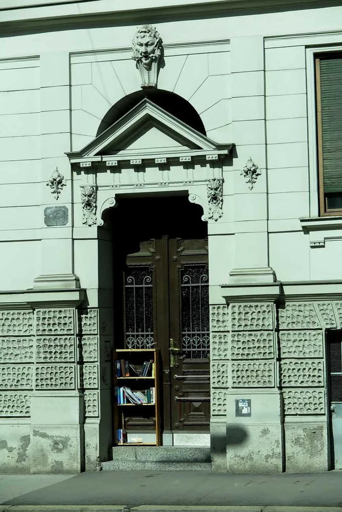 5-bucherregal-heinrichstrasse.jpg
