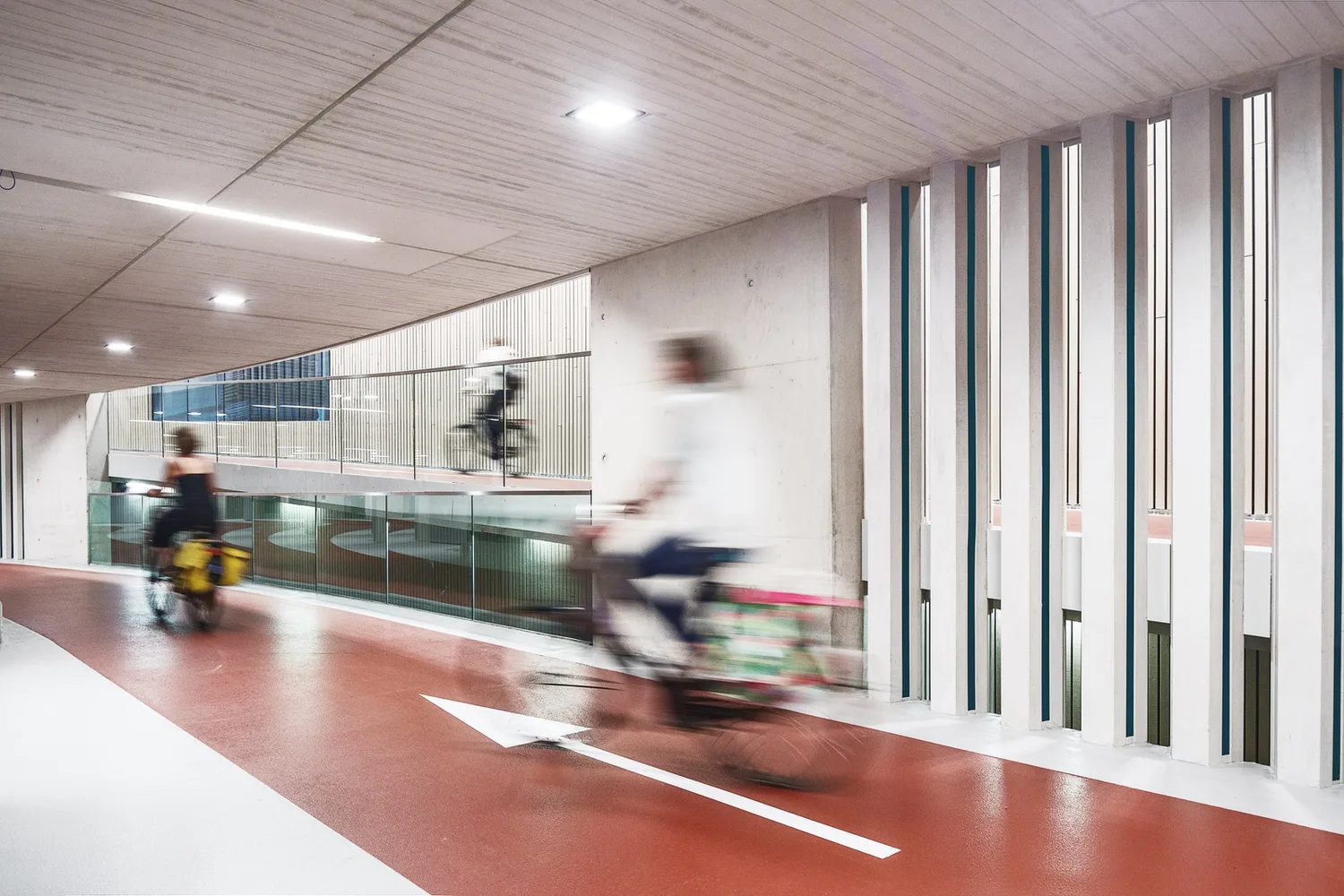 3_fahrradparkhaus_am_bahnhof_utrecht_foto_ector_hoogstad_architekten_-_petra_appelhof.jpg