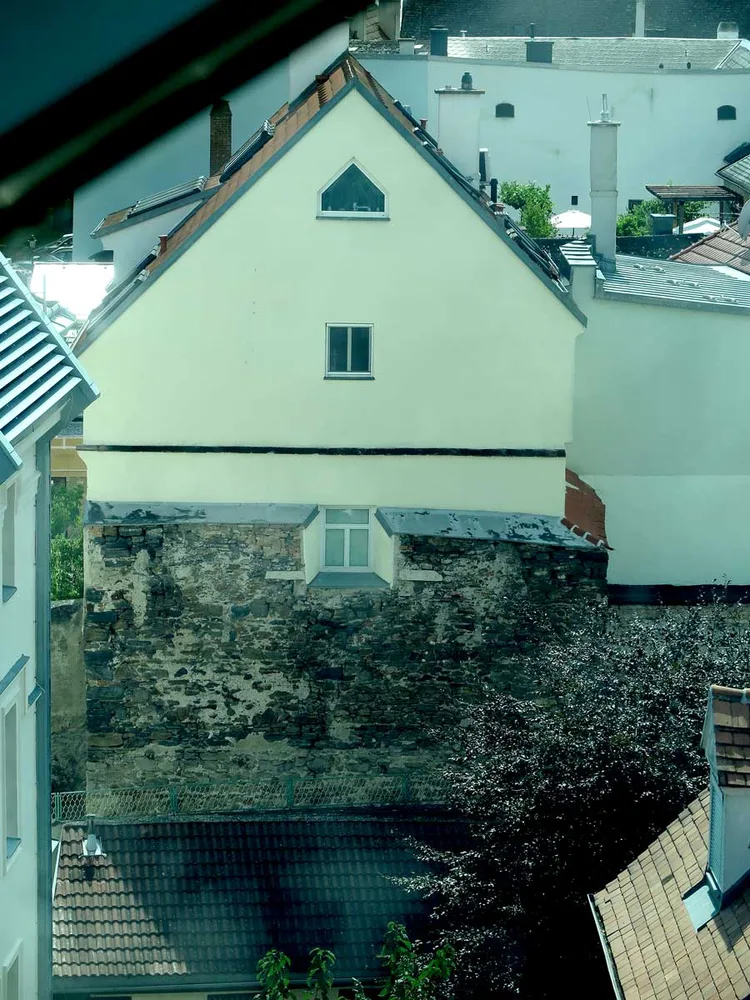 4-fenster-stadtmauer.jpg