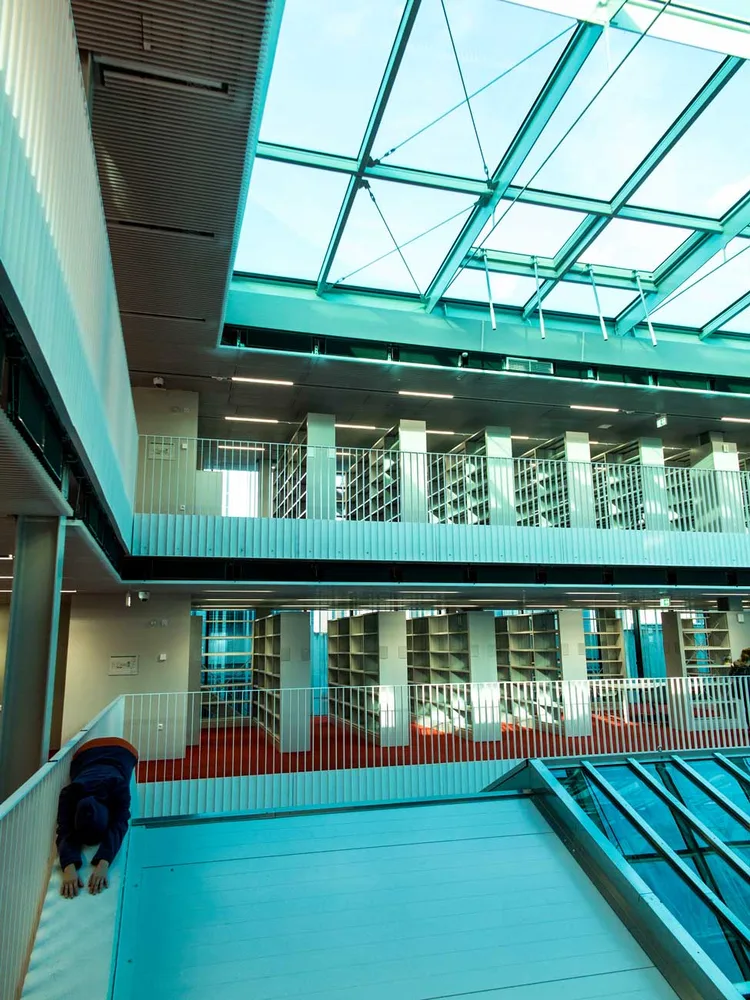 12_bibliothek.jpg