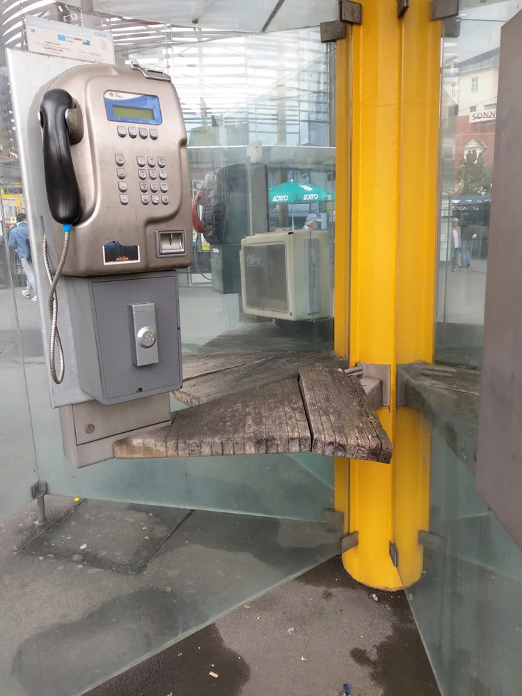 bild_1_telefonzelle_am_jako.jpg