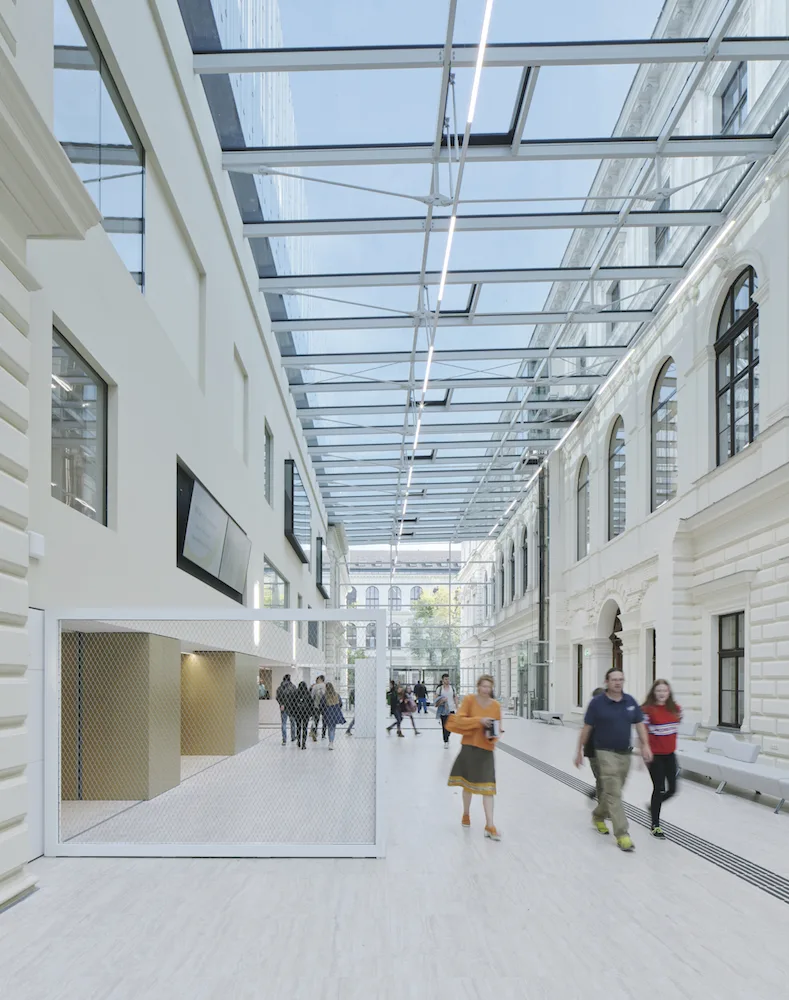 © Schreyer David Architekturbild 04_das_foyer_als_zugang_191008-40_graz_universitatsbibliothek_schreyerdavid.jpg