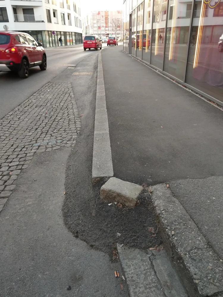 bild_3_hoher_gehsteig.jpeg