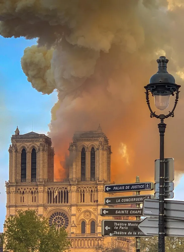 1_notre_dame_on_fire_15042019-1_cropped.jpg