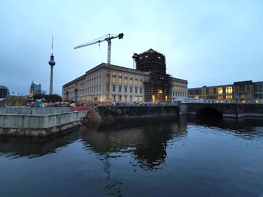 berlin_stadtschloss_-_vorne.jpg