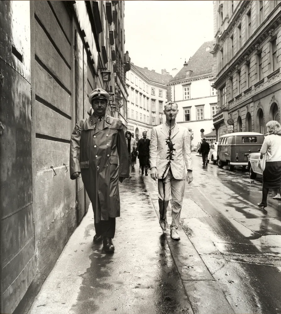 © Universalmuseum Joanneum guenter-brus-wiener-spaziergang-1965.jpg