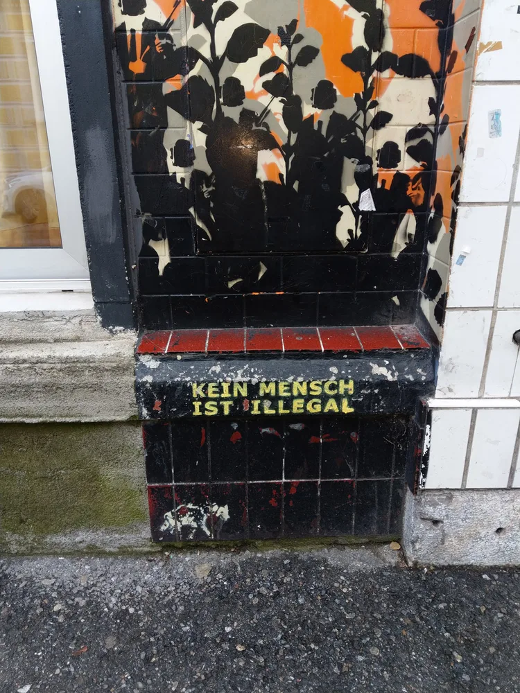 bild_7_postgarage_dreihackengasse_kein_mensch_ist_illegal.jpg