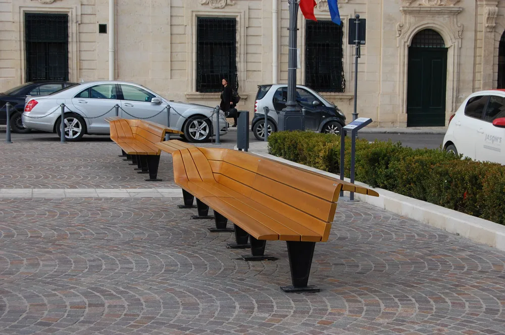 bild_1_bank_in_valetta.jpg