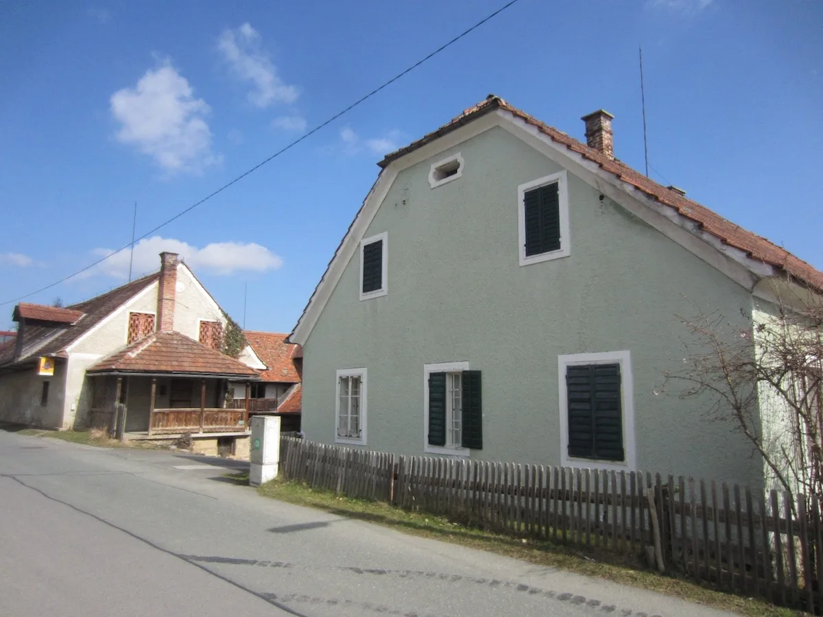 © Peter Laukhardt 06_foellinger_strasse_28_strassenfront.jpg