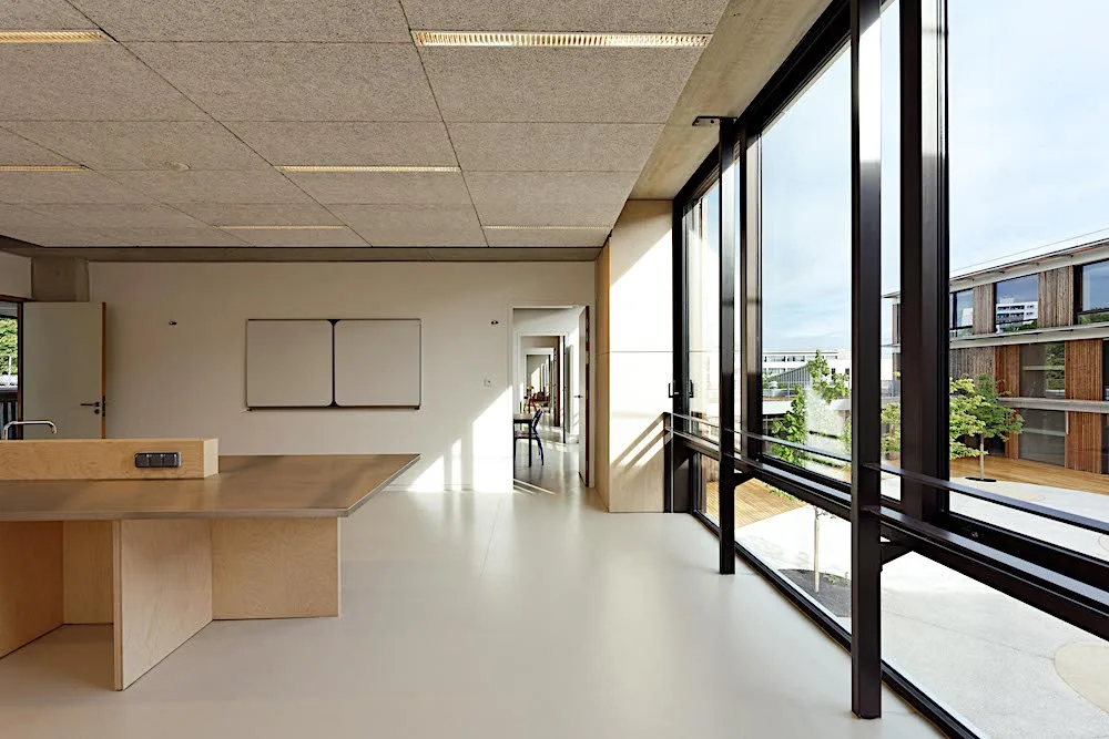 23_classroom_boureau.jpg