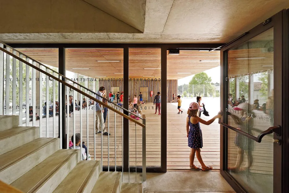 26_elementary_school_recreation_area_boureau.jpg