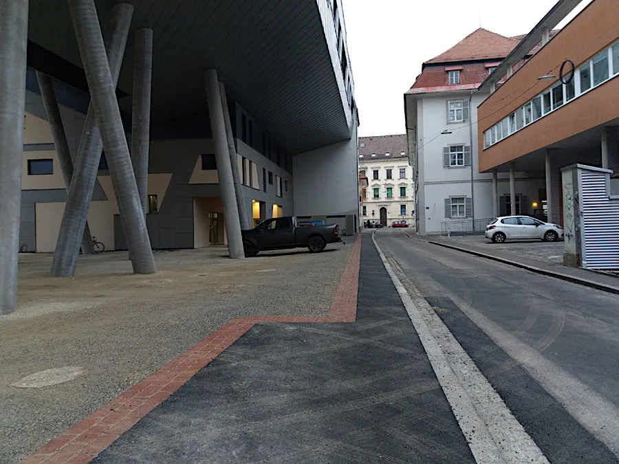 © Elisabeth Kabelis-Lechner bild_1_neuer_gehsteig_grenadiergasse_14.jpg