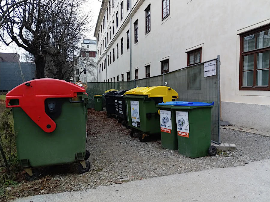 © Elisabeth Kabelis-Lechner bild_8_offener_muellplatz_studentenheim_altbau_.jpg