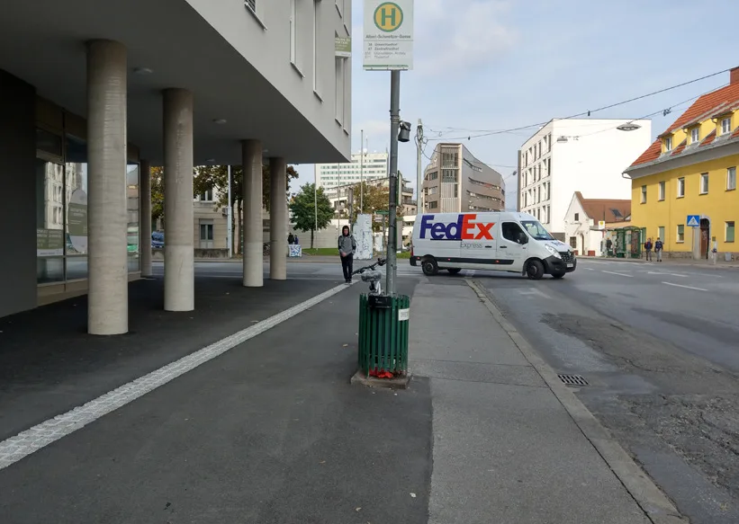 © Elisabeth Kabelis-Lechner bild_4_mistkuebel_karlauerstrasse.jpg