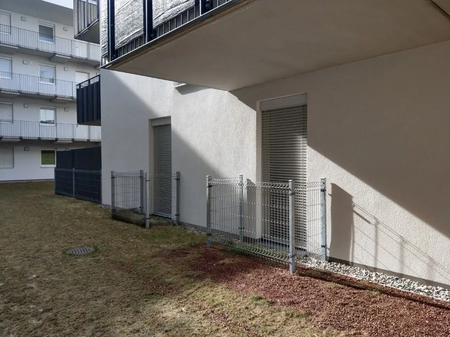 bild_8_schlafzimmer-_und_kuechenfenstergefaengnis_im_objekt_bertha.jpg
