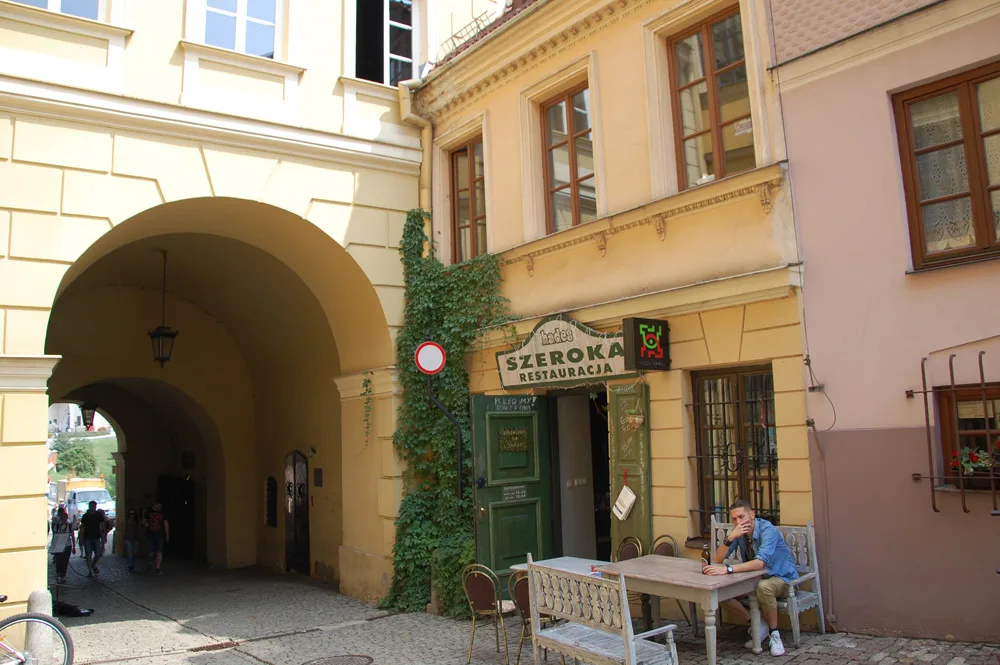 4_gastgarten_kuenstlercafe_in_der_altstadt_von_lublin.jpg