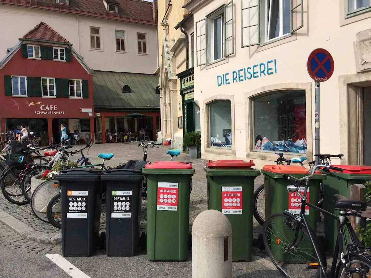 vorplatz_franziskanerkirche.jpg